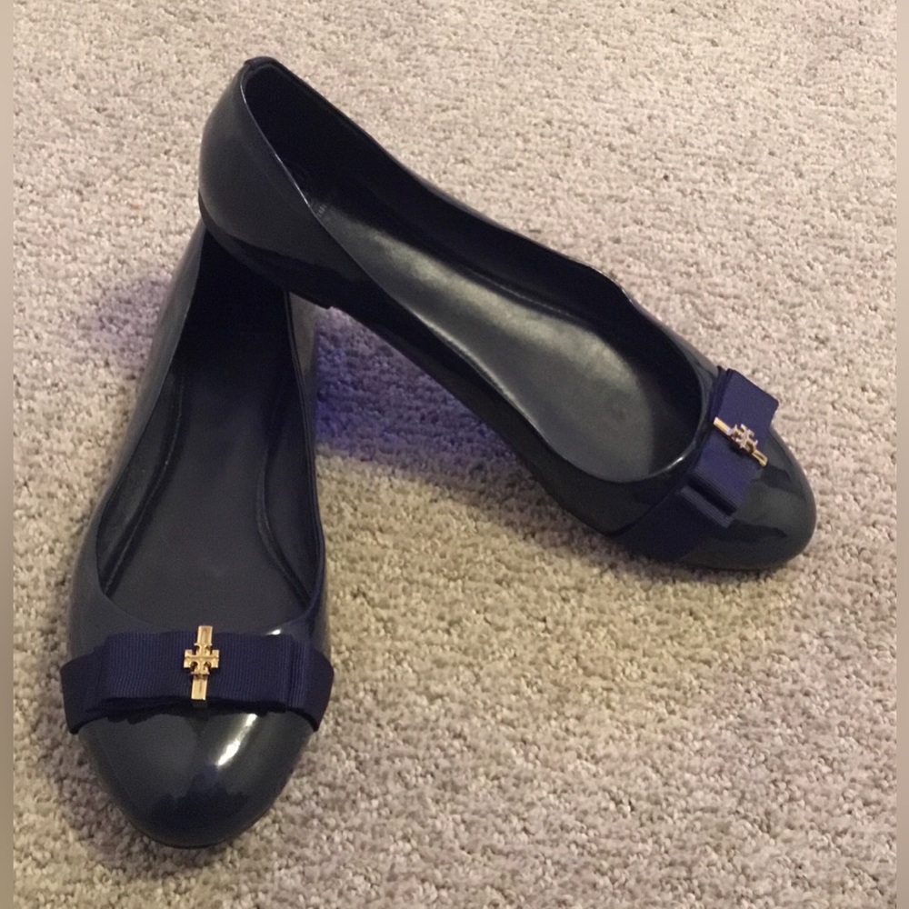 TORY BURCH “TRUDY” NAVY PATENT LEATHER BALLET FLATS -9M - EXCELLENT